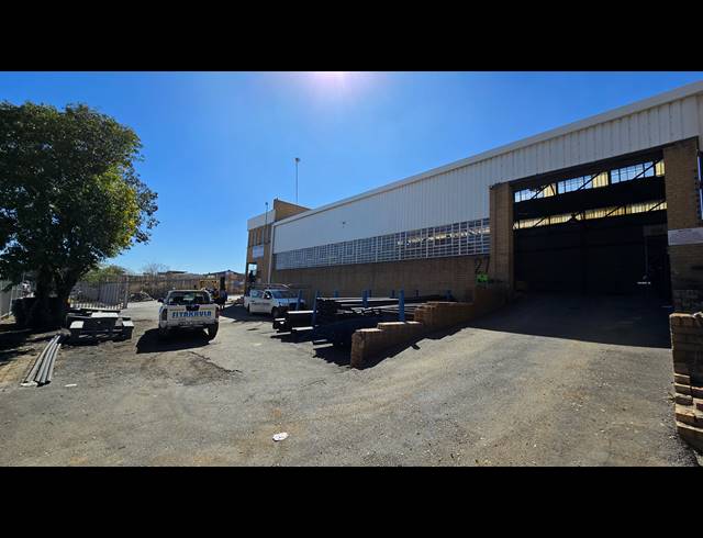 1,772M² WAREHOUSE FOR SALE IN SEBENZA